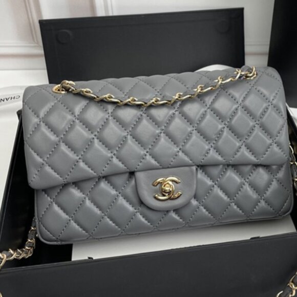 Classic Flap Women's Handbag - Picture 1 of 8